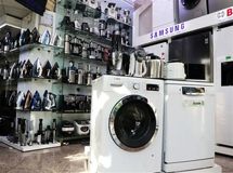 بازگشت برندهای خارجی با مجوز ته‌لنجی‌؛ لوازم خانگی بدون گارانتی در ویترین بازار
