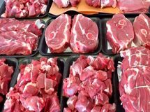 عرضه دام در میادین بالا رفت / گوشت ارزان شد
