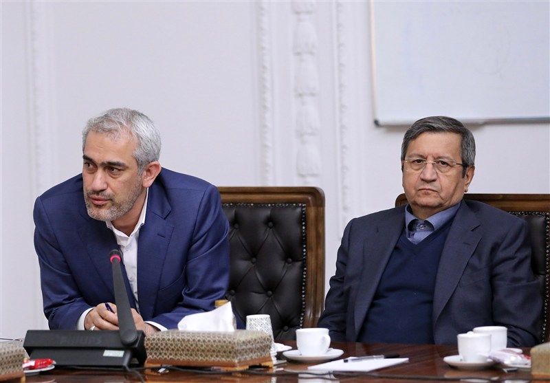 حضور همتی در جلسه رئیس جمهور با فعالان اقتصادی