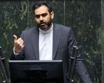 امیرحسین ثابتی : سه‌نرخی شدن بنزین خیانت به مردم است؛ به‌جای گرانی، جلوی قاچاق را بگیرید