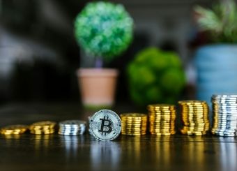 قیمت تمامی ارز‌های دیجیتال امروز دوشنبه ۲۶ آبان ۱۴۰۴
