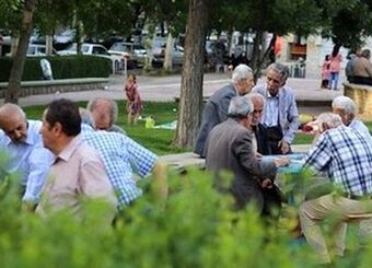 حقوق فروردین بازنشستگان افزایش نیافت / مگر می‌خواهید به بازنشستگان تامین اجتماعی صدقه بدهید؟
