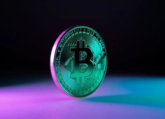 قیمت بیت کوین امروز دوشنبه ۱۴ مهرماه ۱۴۰۴/ پادشاه رمزارزها افزایشی شد
