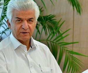 اقدام به موقع وزیر اقتصاد مانع از تعطیلی بنگاه ها در زمان جنگ شد