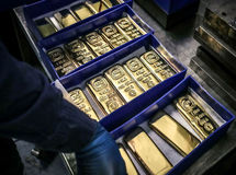 سیگنال فدرال رزرو به فلز زرد؛ طلا در مسیر نزول

