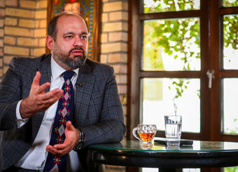 ترامپ می‌خواهد جلوی تامین منابع انرژی ارزان توسط ما برای چین را بگیرد