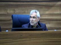 تشریح راه‌های رفع کسری بودجه؛ نفت ۶۰ دلاری را ۵۱ دلار فروختیم!

