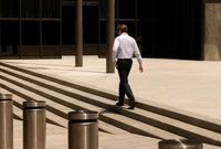 حذف ده‌ها هزار شغل اداری در آمریکا همزمان با گسترش هوش مصنوعی
