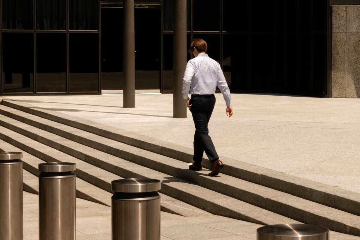 حذف دهها هزار شغل اداری در آمریکا همزمان با گسترش هوش مصنوعی