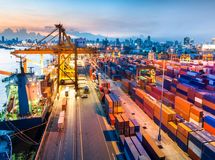 وزارت اقتصاد دست به کار شد؛ هوش مصنوعی در خدمت ترخیص سریع و شفاف
