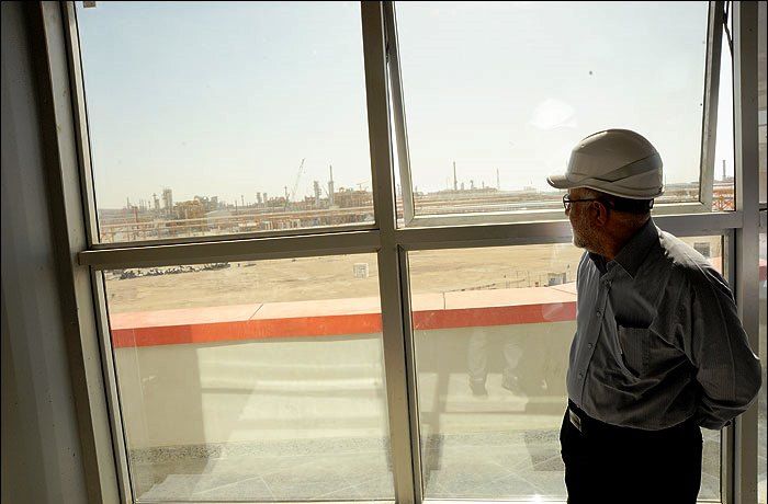 آقای زنگنه! لطفا حرف نزنید تا نفت گران شود