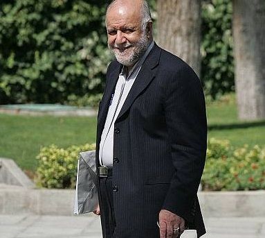 ۷۰ درصد اقتصاد ایران وابسته به نفت است/ زنگنه در وزارت نفت با رفیقبازی کار میکند، عملکردش ضعیف است
