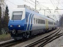 خودمان اضافه تولید داریم، دولت به دنبال واردات واگن از خارج است