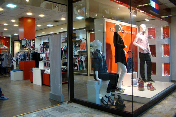 خانهنشینی دهها هزار کارگر به دلیل ورود لباسهای ترک