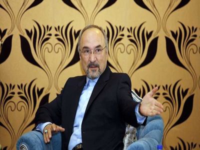 معاون طیب‌نیا در بیمارستان بستری شد/ عارضه قلبی برای خزاعی مشکل‌ساز شد