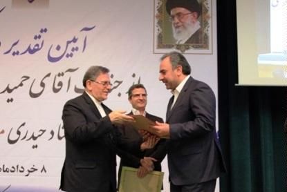 ادعای عجیب معاون سیف درباره کارتهای اعتباری 10 تا 50 میلیونی/ یک سری هم به بانکها بزنید تا ببینید چه خبر است!/ معاون سیف در کمتر از 2.5 روز  20000 کارت اعتباری صادر کرد