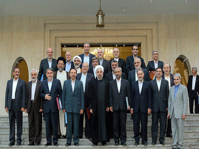 دولت تدبیر جلوی اجرای نشست اقتصاد مقاومتی را گرفت/ ممانعت از ورود وزیر اقتصاد احمدی‌نژاد به جلسه!