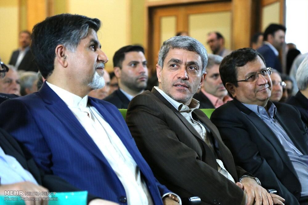 آقای طیب‌نیا! لطفا فیش حقوقی خود را منتشر کنید؛ جواب نامه تاجگردون را هم بدهید