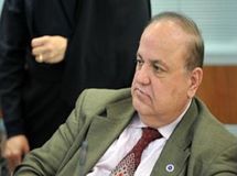 خبر اشتباه گشایش 1000 ال‌‌سی در روز اول برجام، کار جلال‌پور بود/ رئیس، خط دولت را در اتاق پیاده می‌کند