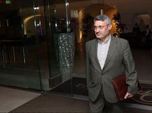 گاف "بعیدی‌نژاد" در دفاع از افت سرمایه‌گذاری خارجی در دولت روحانی + جدول