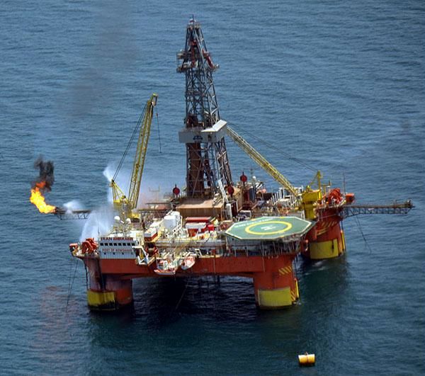 اخراج نیروهای ایرانی و استخدام انگلیسیها در تنها سکوی نیمهشناور کشور!