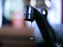 نگرانیم شبکه‌های قدیمی آب با افزایش مصرف نتواند فشار بیش از حد را تحمل کند