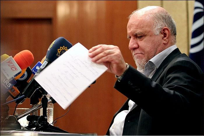 وقتی زنگنه تداوم استفاده از ابزار کنترل مصرف بنزین و جلوگیری از قاچاق آن را «مردم آزاری» می داند!