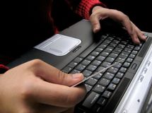 دریافت شائبه برانگیز 98 هزار ریالی "آسیاتک" از مشتریان