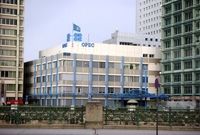 توافق اعضای اوپک برای کاهش ۱.۲ میلیون بشکه‌ای مجموع تولید نفت/ عربستان با کاهش ۵۰۰ هزار بشکه‌ای تولید نفت خود موافقت کرد