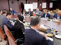 انتقاد مشاور "عباس آخوندی" از انتصاب مدیرکم تجربه در وزارت راه و شهرسازی!