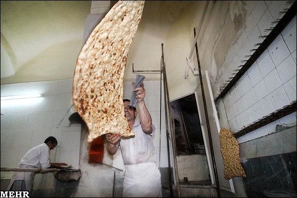 نان تا نیمه اول سال آینده گران نمیشود/ درخواستها برای افزایش قیمت نان را بررسی میکنیم