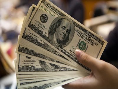 الله‌داد: سیاستهای دولت و بانک مرکزی عامل گران شدن دلار است/ پورابراهیمی: ارزش پول ملی در چند روز اخیر 17 درصد کم شده