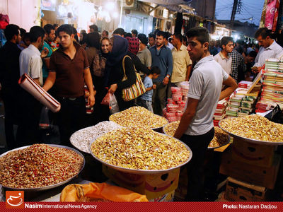 عیدی امسال کارمندان دولت فقط کفاف لباس یکی از اعضای خانواده و 5 کیلو آجیل را می‌دهد!