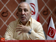 دولت روحانی درست بر خلاف اقتصاد مقاومتی عمل میکند