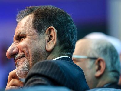 سوالات فرمایشی مجری تلویزیون از معاون اول روحانی/ لطف رسانه ملی به دولتمردان تدبیر ادامه دارد!