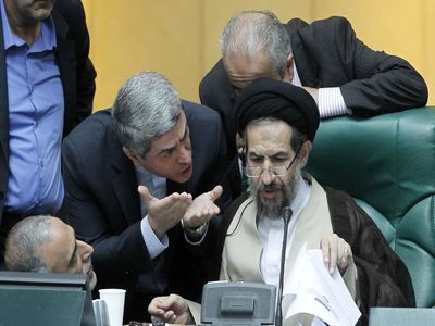 طیب‌نیا: هر روز مرا تهدید به استیضاح و سوال می‌کنند/ برخی برای اینکه شرکت‌ها را به دوستانشان واگذار نکرده، معرکه می‌گیرند و داد و بیداد راه می‌اندازند!