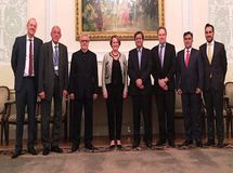 گشت‌وگذار بی‌نتیجه رئیس‌کل بیمه‌ مرکزی در اروپا و آسیا 14 ماه بعد از برجام!