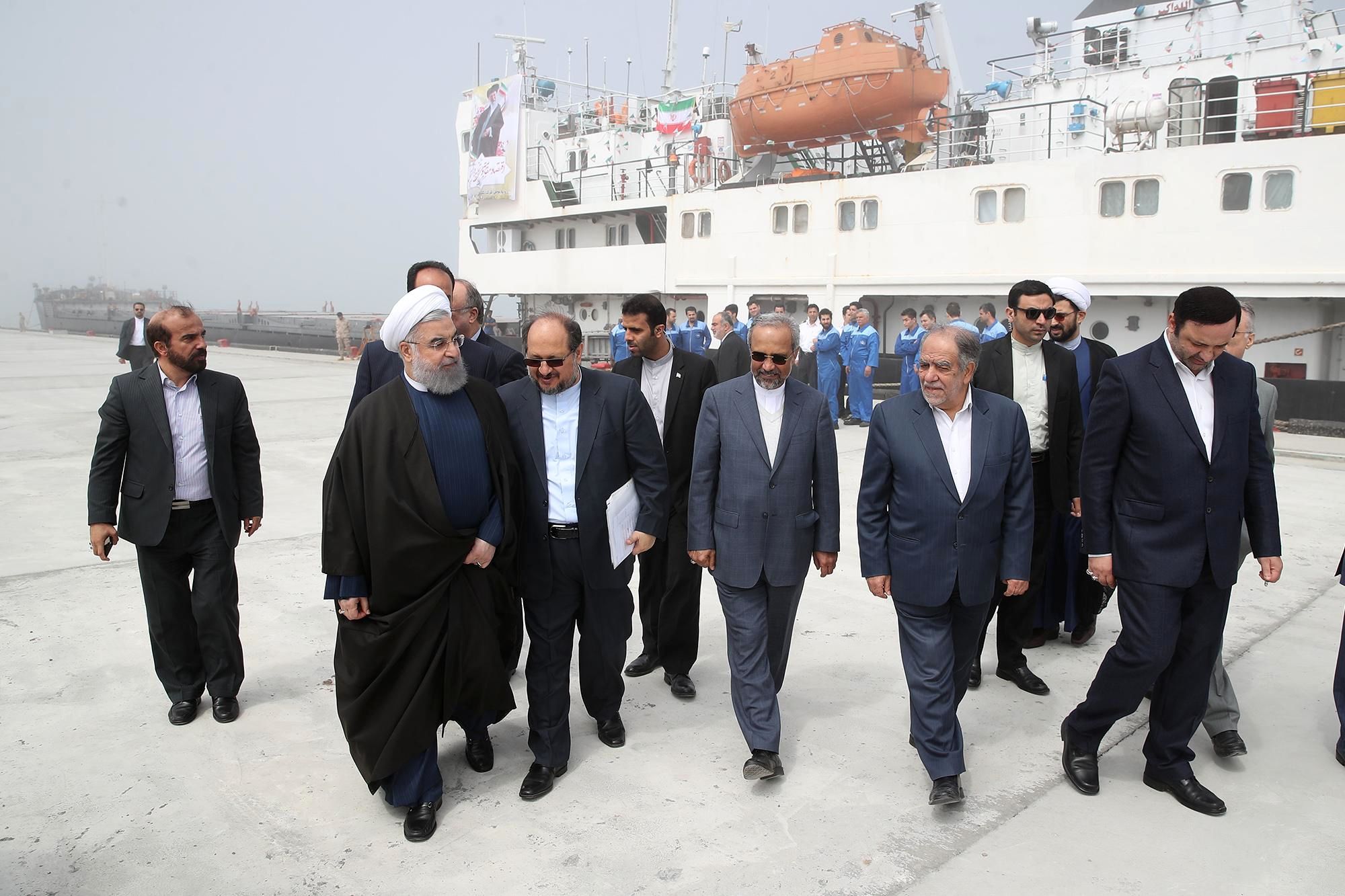 آقای روحانی! رسیدگی به سیلزدگان آذربایجان مهمتر بود یا افتتاح پروژههای تکراری؟!