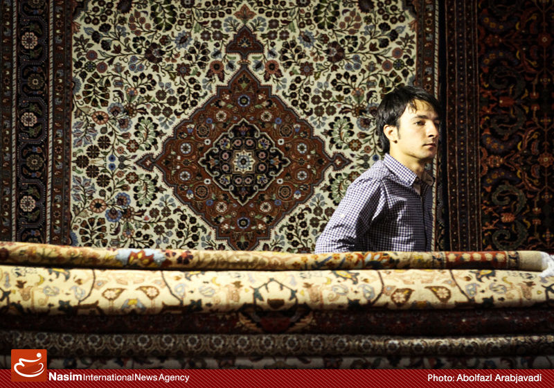 آمریکا فرش‌های صادرکنندگان ایرانی را بلوکه کرد!/ بازگشت فرش‌های ایرانی از آمریکا منوط به مجور "اوفک"