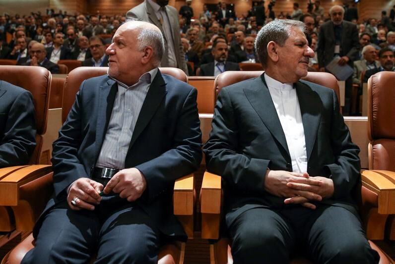 زنگنه: من نگفتم در تولید بنزین خودکفاشدیم، کسان دیگری گفتند/ تولید بنزین در ستاره خلیج فارس تا پایان سال به 12 میلیون لیتر در روز می‌رسد!