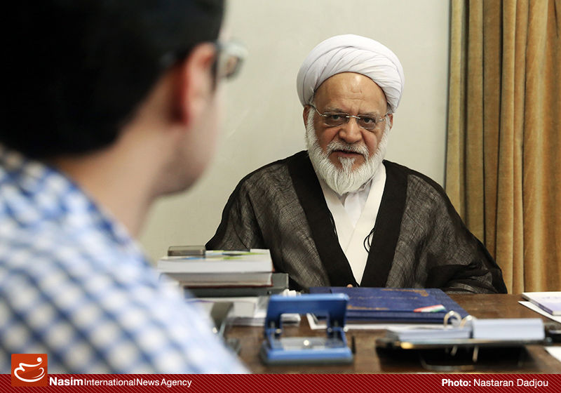 وام ازدواج را به راحتی میتوان 20 میلیون تومان کرد/ بانکها با بهانهگیری جلوی ازدواج جوانان را گرفتهاند