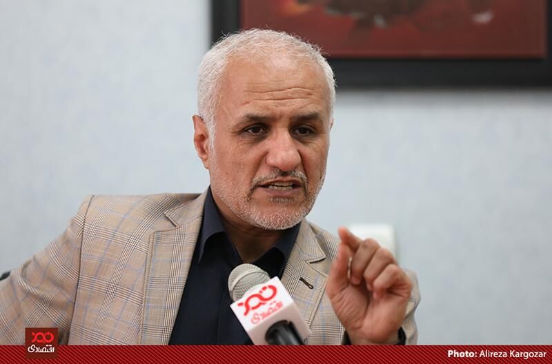 نیلی و نهاوندیان به روحانی گفتند مشکلات اقتصاد ایران با مذاکره با آمریکا حل می‌شود/ اگر با آمریکا مذاکره هم کنیم و همه چیزمان را هم بدهیم، اقتصادمان تکان نمی‌خورد