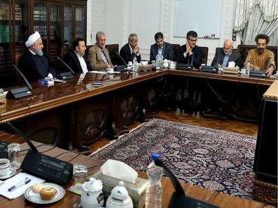 چرا جلسه روحانی با اقتصاددان‌ها غایبان بزرگی داشت؟/ نیلی با نیامدنش به جلسه با رئیس جمهور چه میخواست بگوید؟