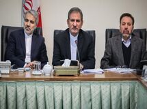 جنگ قدرت بین حزب اعتدال و توسعه و کارگزاران در دولت تعیین تکلیف وزارتخانه‌های اقتصادی را معطل نگه داشته/ با این شرایط تیم اقتصادی هیچ پوست اندازی نخواهد کرد