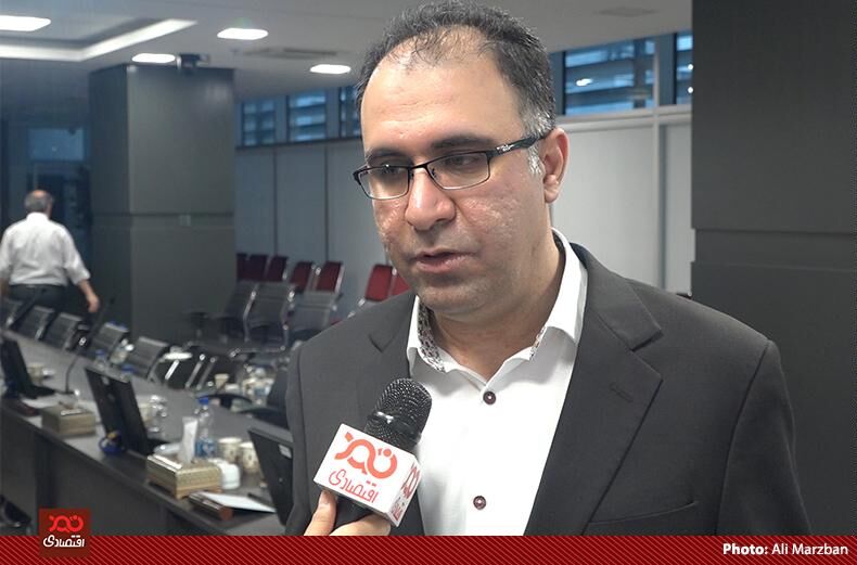 مسعود نیلی نبود، اما روحش در جلسه با اقتصاددانان حاکم بود/ دلیل آشفتگی‌های اقتصاد علاوه بر تحریم‌ها، سیاستگذاری‌های اشتباه در 5 سال اخیر است