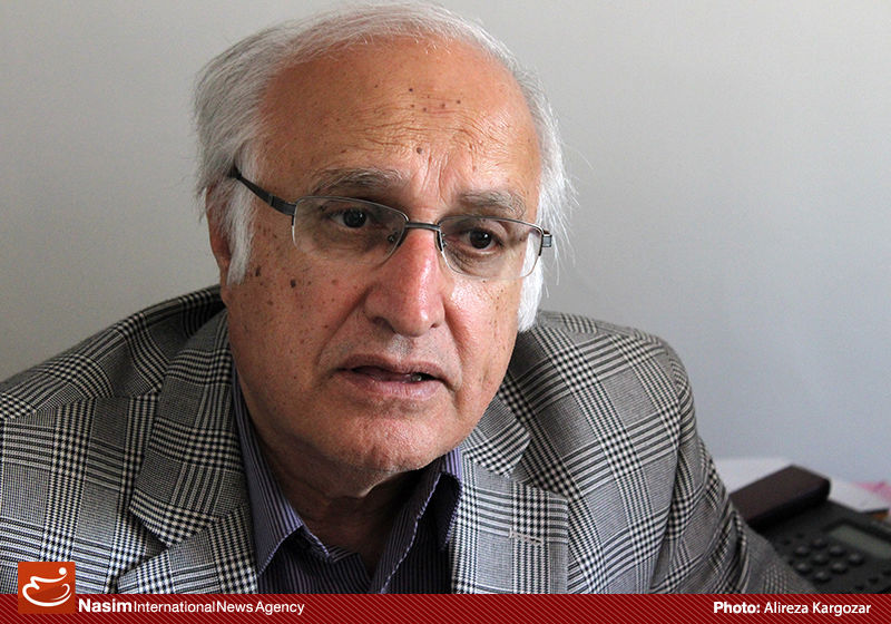 با دستمزد فعلی کارگران خرید گوشت و مرغ و سایر کالاهای اساسی به سختی انجام می‌شود/ افزایش واردات کالاهای بی کیفیت خارجی کارگران زیادی را در کارخانجات بیکار کرده