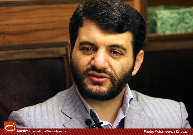 تاثیر قیمت دلار بر افزایش قیمت کالاها فقط 12.5 درصد است/ گرانیهای اخیر حاصل توهمات اشتباه تولیدکنندگان و بازرگانان است/ خط دهی غلط دولتمردان باعث شد تاثیر تحریمها بر اقتصاد کشور 10 برابر شود