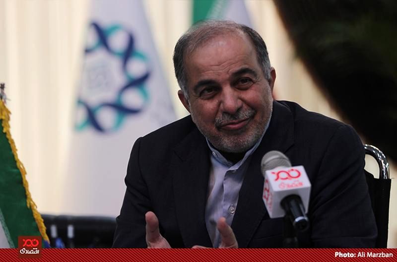نباید صندوق توسعه ملی به سرنوشت حساب ذخیره ارزی دچار شود/برخی در شهرستانها به دنبال ایجاد فشار بر روی بانکها هستند تا دلار 4200 تومانی بگیرند