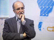 دولت انتظار دارد همه تصوراتش به واقعیت تبدیل شود/ بعید است با کاهش قیمت دلار قیمت کالاهای اساسی مردم کاهش یابد/ سیگنالهایی که دولتمردان میدهند افراد را به سمت احتکار سوق میدهد