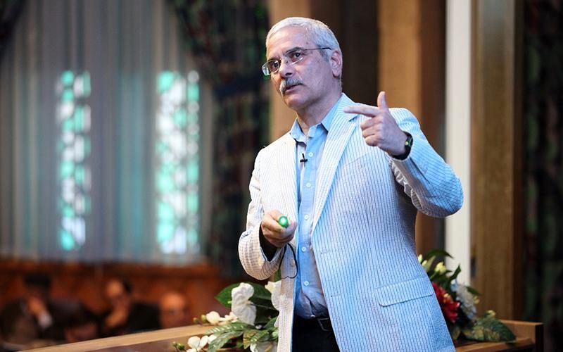 در موفقیت بانک مرکزی برای حفظ ثبات در بازار ارز تردید وجود دارد/ گرانی طلا در بازارهای جهانی به بازار ایران هم منتقل می‌شود